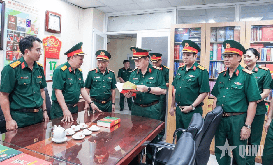 Toàn quân hoàn thành toàn diện nhiệm vụ năm 2025 - Bài 2: Hoạt động công tác Đảng, công tác chính trị - triển khai quyết liệt, kết quả nổi bật