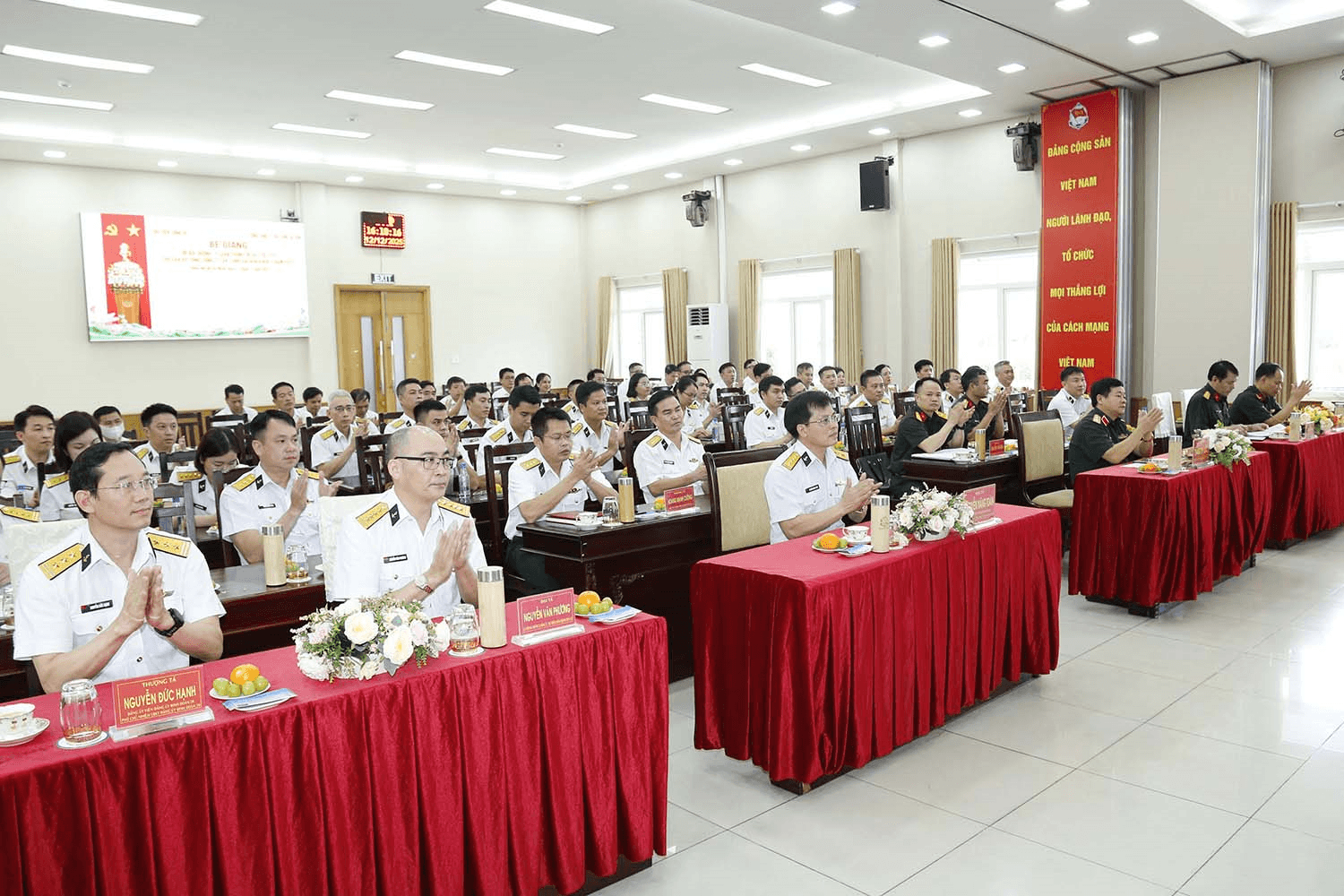Bế giảng lớp bồi dưỡng lý luận chính trị và hoạt động công tác Đảng, công tác chính trị cho cán bộ Binh đoàn 20