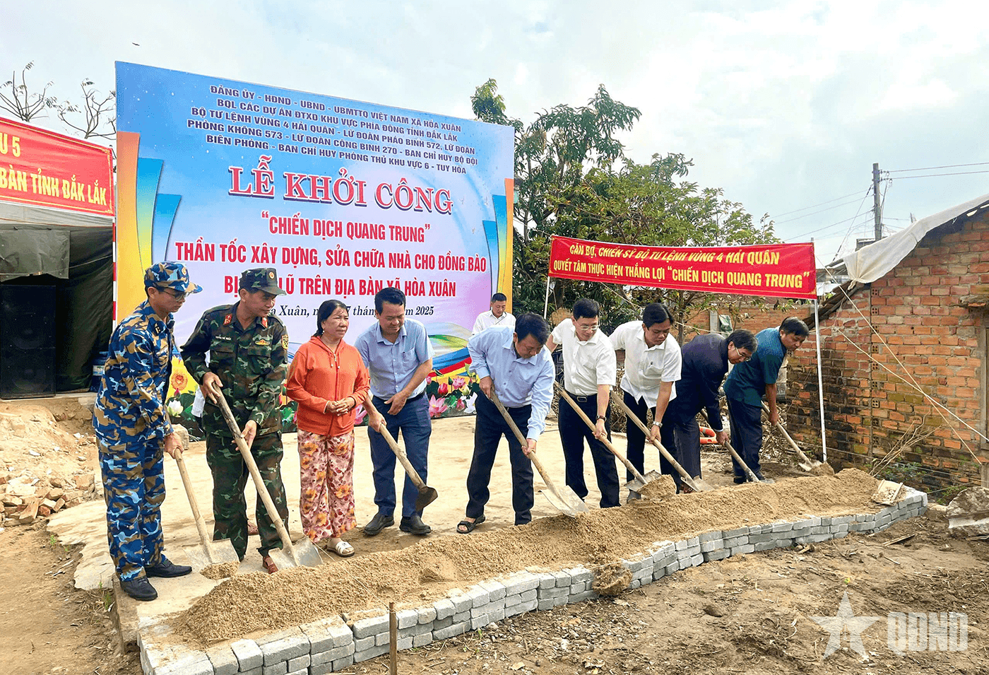 Lữ đoàn 682 (Vùng 4 Hải quân): Thần tốc sửa chữa, xây dựng nhà giúp nhân dân vùng lũ