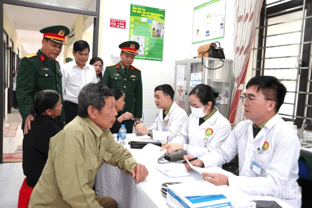 Bệnh viện Quân y 5 khám bệnh, cấp thuốc miễn phí cho đối tượng chính sách