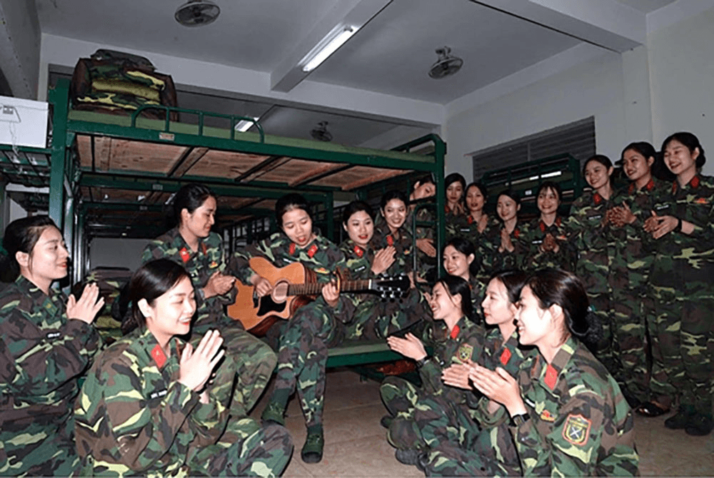 Con gái bố đã là chiến sĩ!
