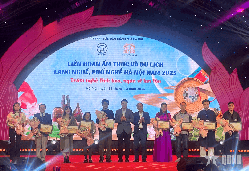 Hơn 30.000 lượt du khách đến Liên hoan Ẩm thực và Du lịch làng nghề, phố nghề Hà Nội năm 2025