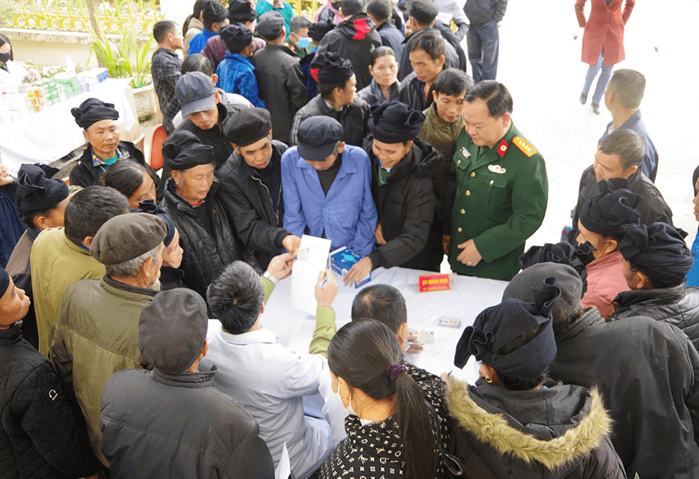 Tấm lòng thầy thuốc quân y nơi rẻo cao Tây Bắc