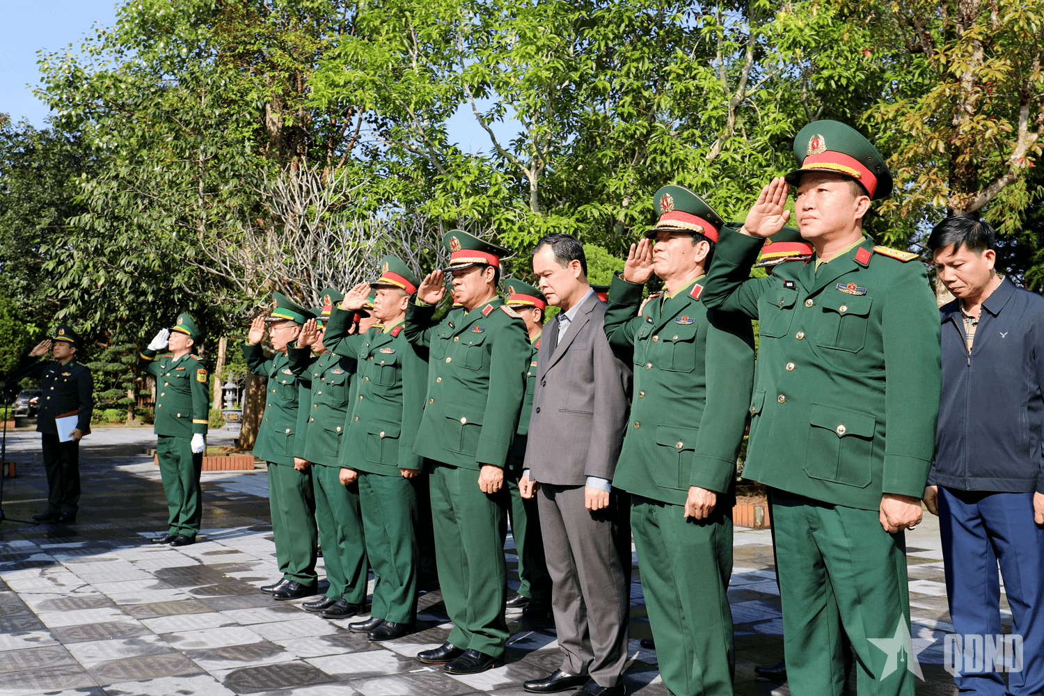 Đoàn công tác Đảng ủy - Bộ tư lệnh Quân khu 3 dâng hương tưởng niệm các Anh hùng liệt sĩ tại Khu di tích lịch sử Quốc gia Pò Hèn