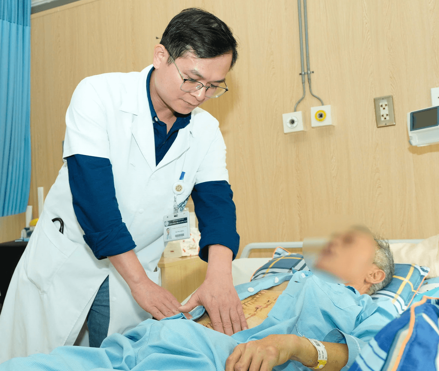 Cứu sống bệnh nhân mất 4 lít máu do vỡ phình động mạch chủ bụng