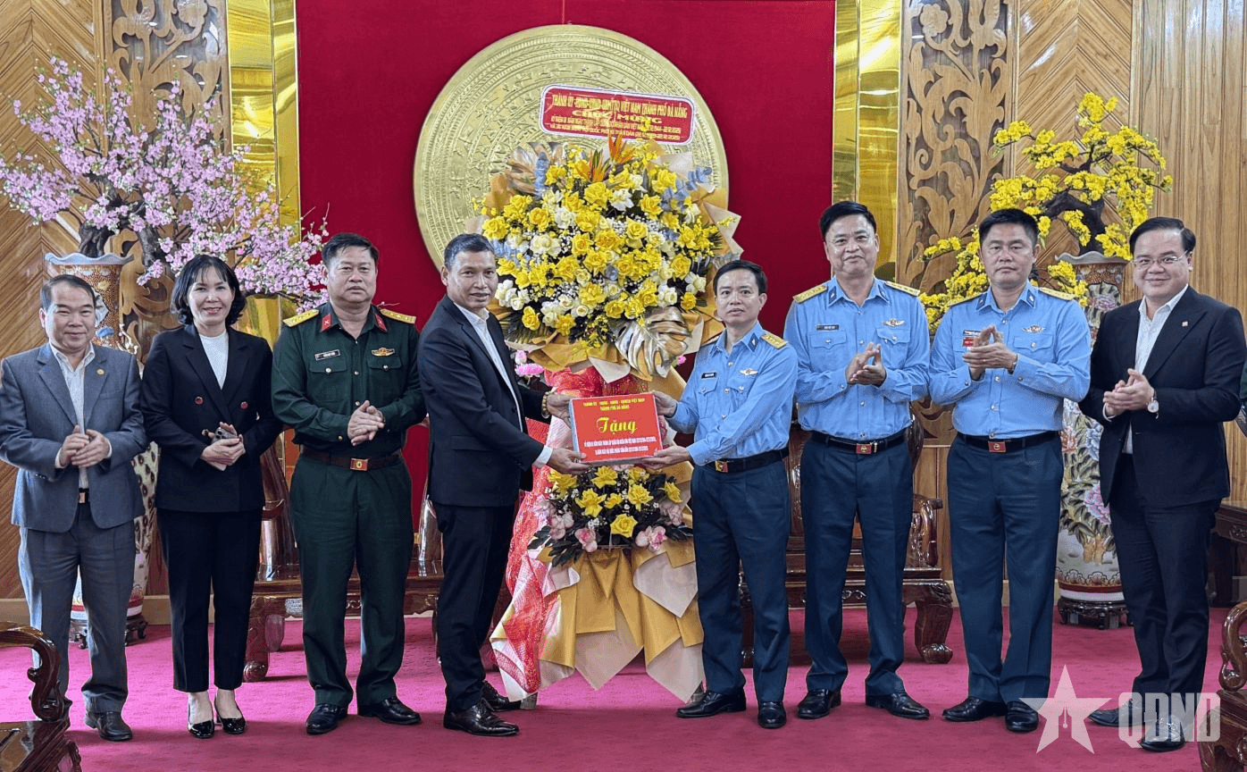 Lãnh đạo TP Đà Nẵng và các đơn vị chúc mừng Sư đoàn 375 nhân Ngày 22-12