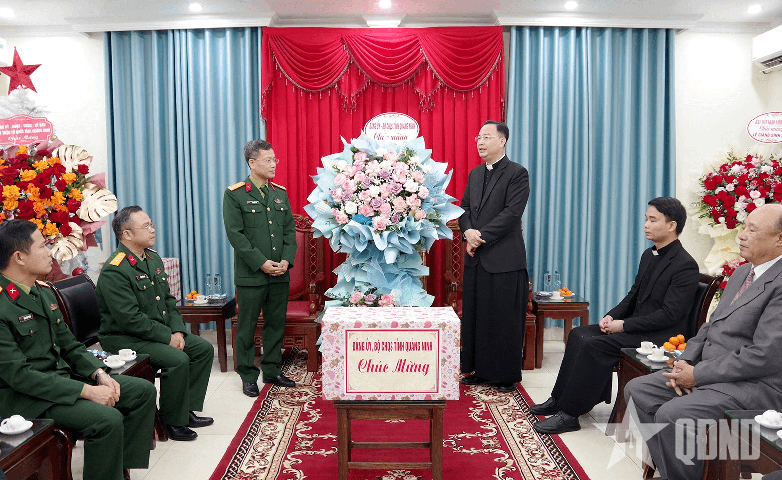 Bộ CHQS tỉnh Quảng Ninh: Thăm, chúc mừng Giáng sinh tại các cơ sở tôn giáo