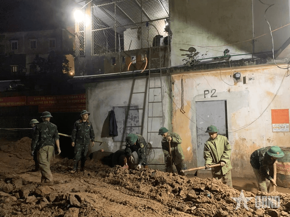 Những mái ấm thắm tình quân dân trên vùng lũ ở Khu 4
