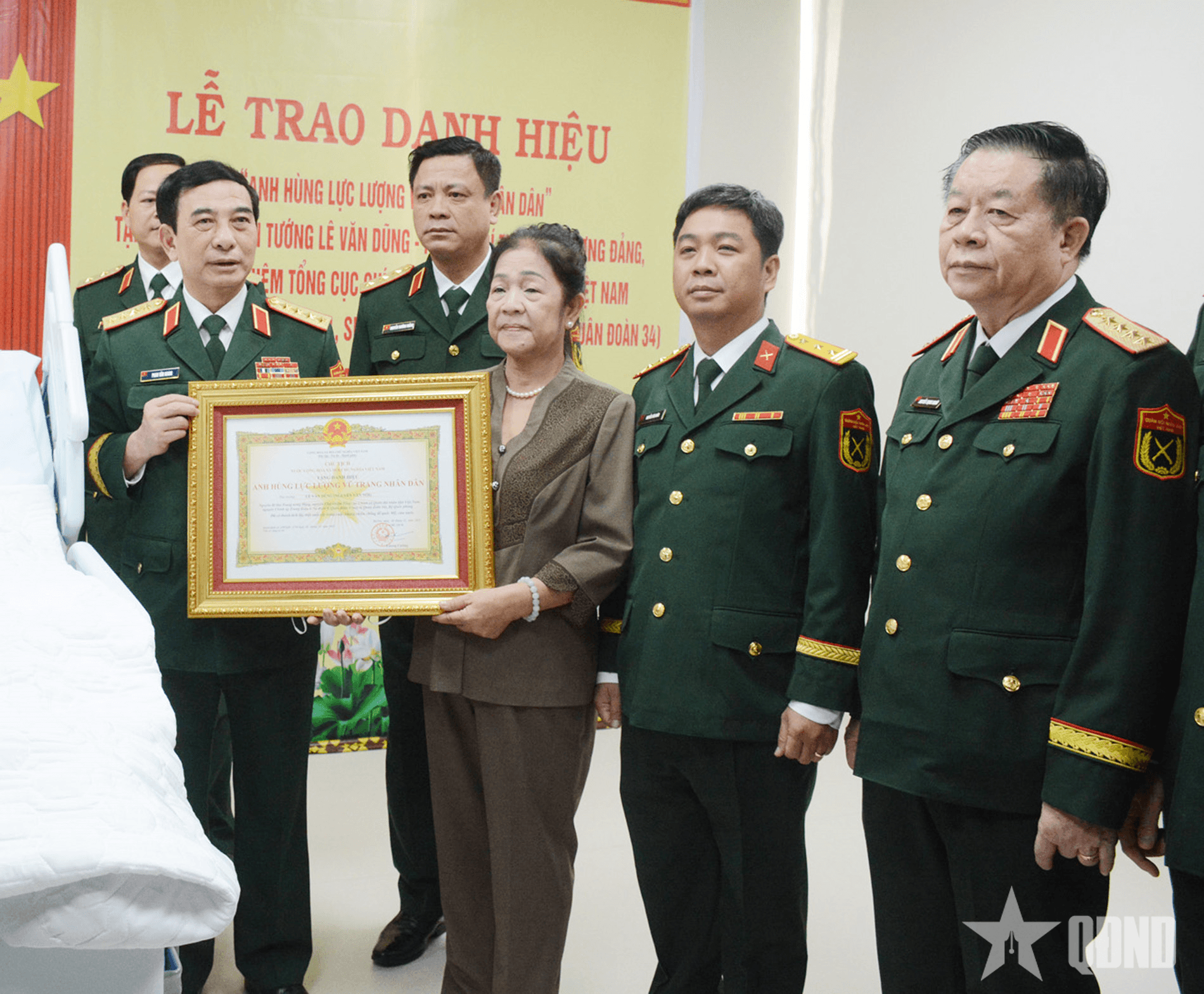 Đại tướng Phan Văn Giang dự lễ trao danh hiệu Anh hùng LLVT nhân dân tặng Đại tướng Lê Văn Dũng