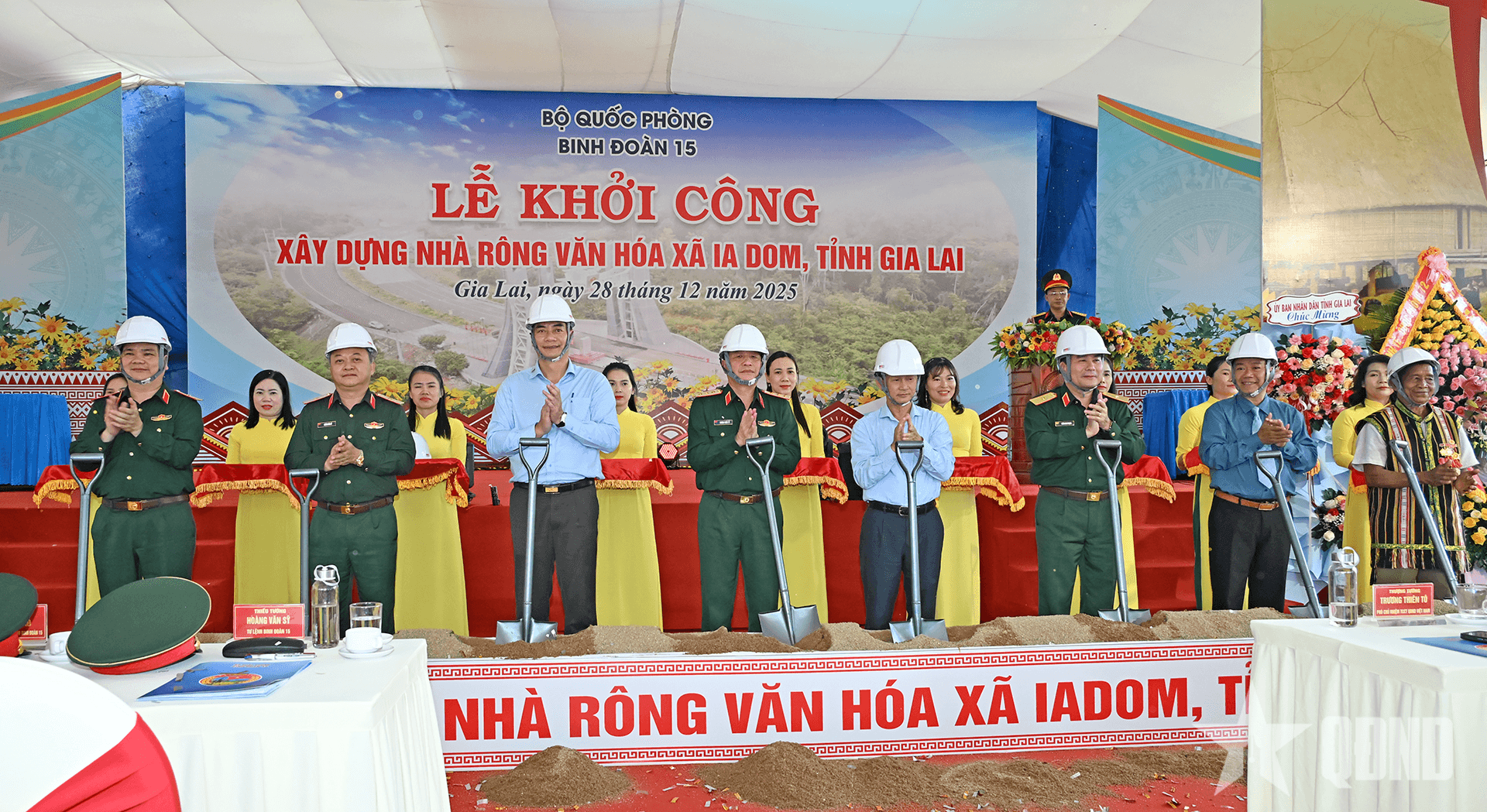 Thượng tướng Trương Thiên Tô dự Lễ khởi công xây dựng Nhà rông văn hóa xã Ia Dom, tỉnh Gia Lai