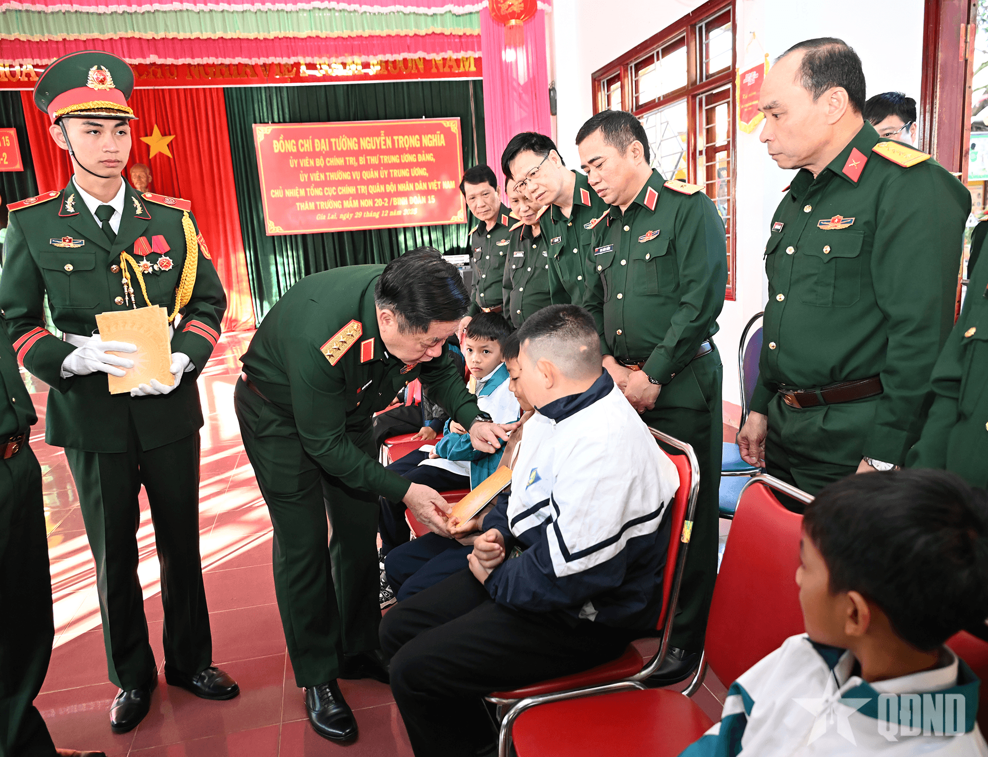 Đại tướng Nguyễn Trọng Nghĩa: Dành những gì tốt nhất cho các cháu