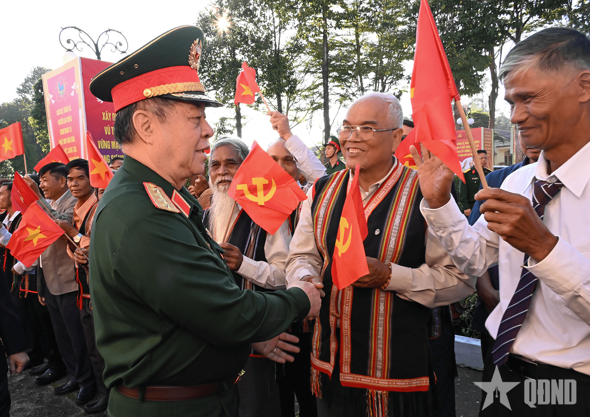 Đại tướng Nguyễn Trọng Nghĩa: Già làng, trưởng bản giữ vai trò “thủ lĩnh tinh thần”, trung tâm đoàn kết buôn làng, sóc bon