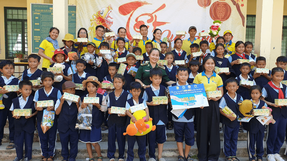 Nối yêu thương đến các bản làng