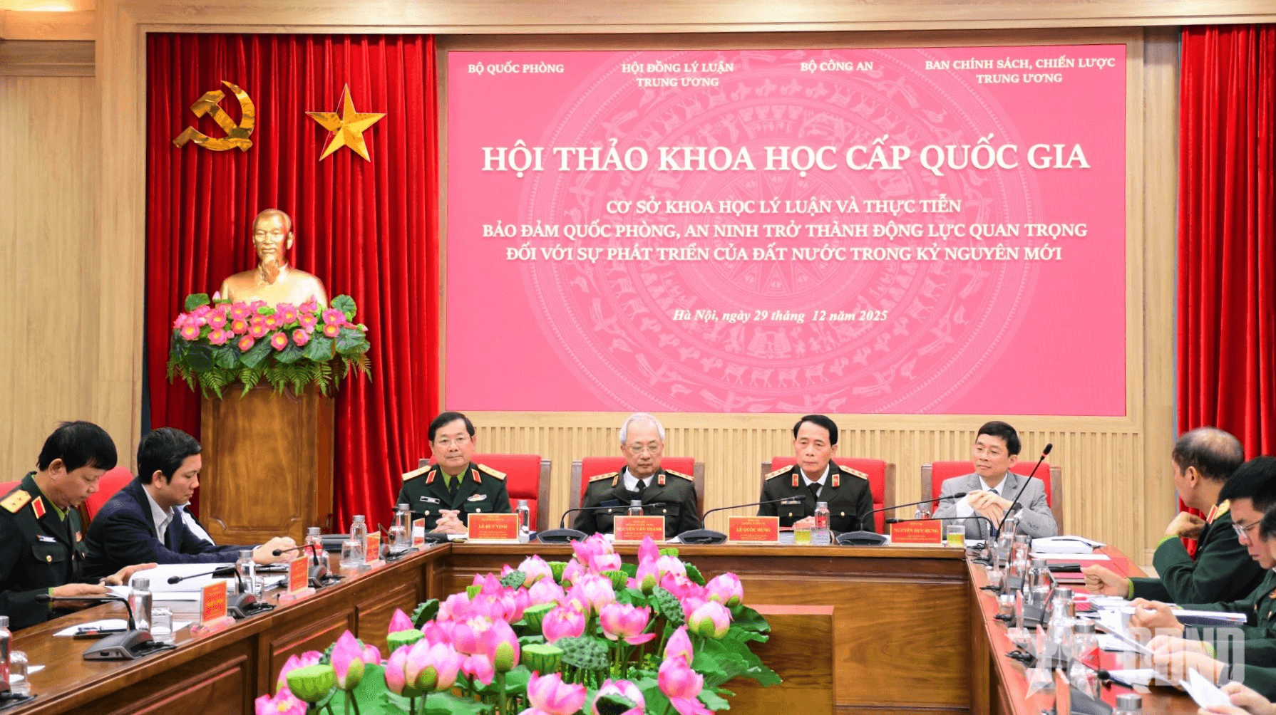 Đổi mới tư duy về quốc phòng, an ninh, gắn với quá trình đổi mới tư duy quản trị quốc gia, quản trị địa phương