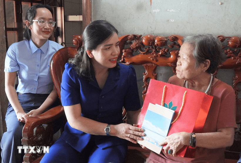 Tặng quà thời chuyển đổi số