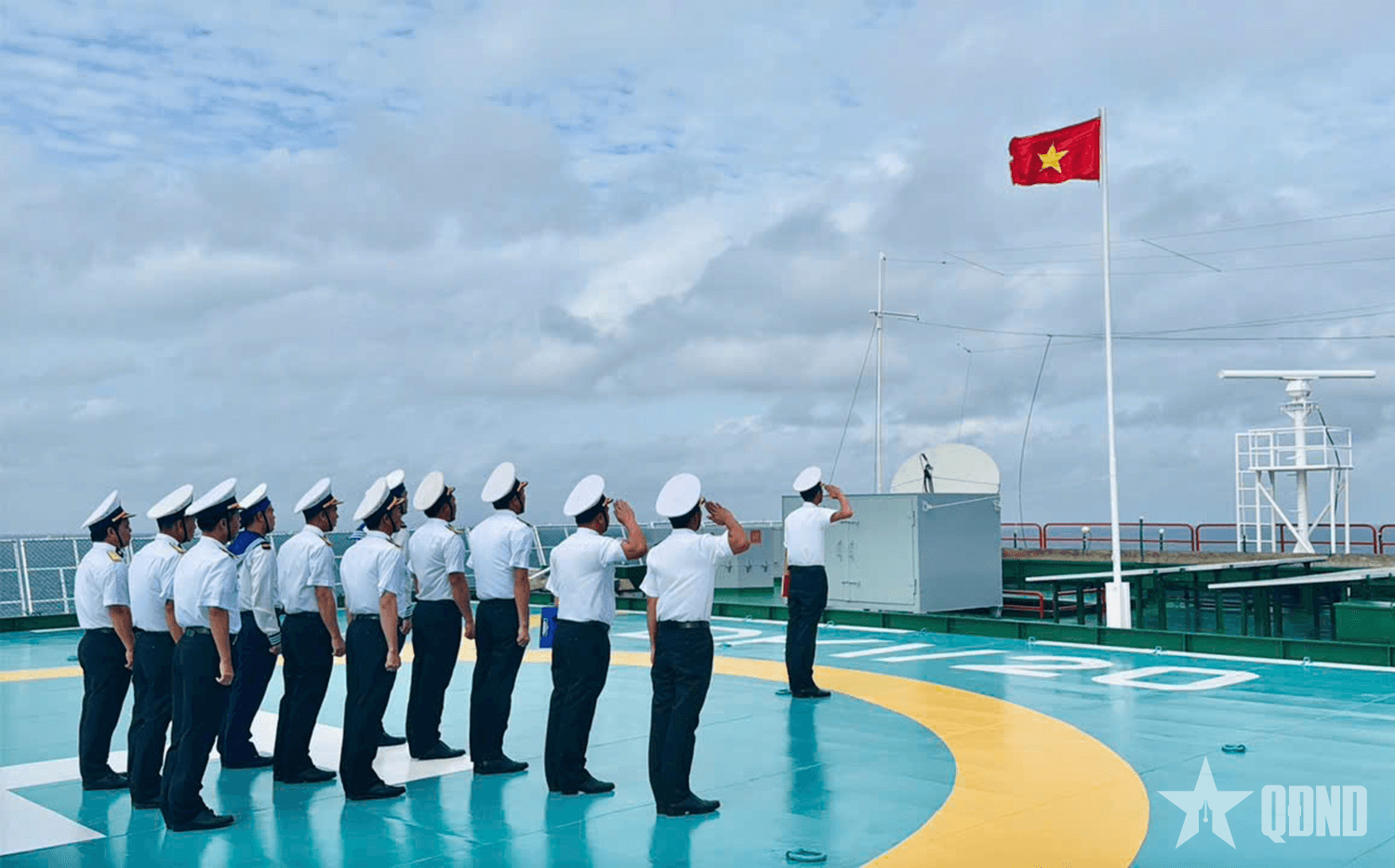 Nhà giàn DK1 vui năm mới vẫn sẵn sàng chiến đấu cao