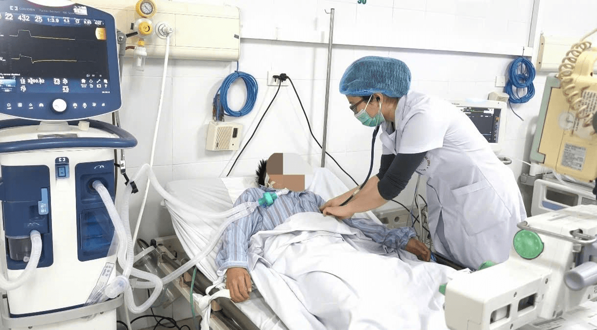 Bị chó cắn, bé trai 14 tuổi nguy kịch do không tiêm phòng
