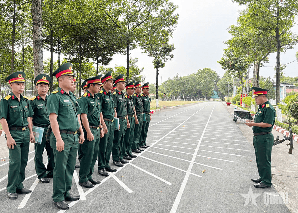 Đánh giá thực chất năng lực tổ chức, phương pháp chỉ huy và thực hành huấn luyện