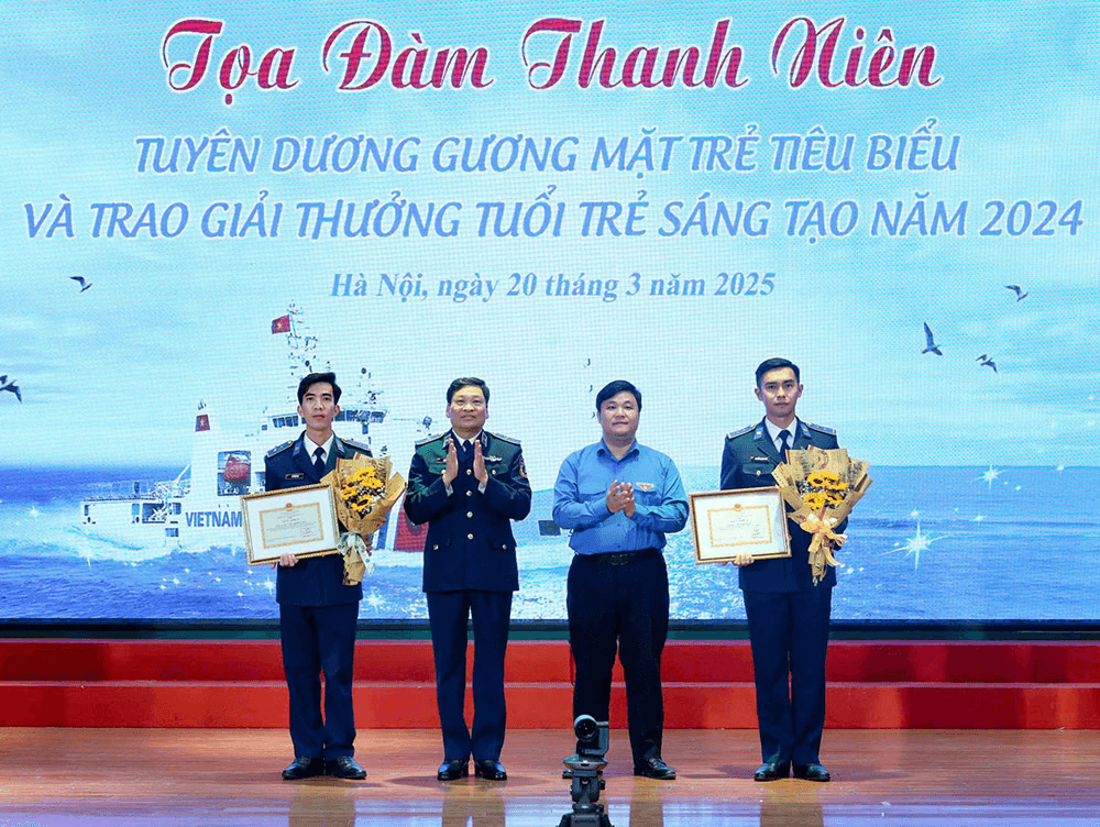 Người chỉ huy tận tụy, mẫu mực