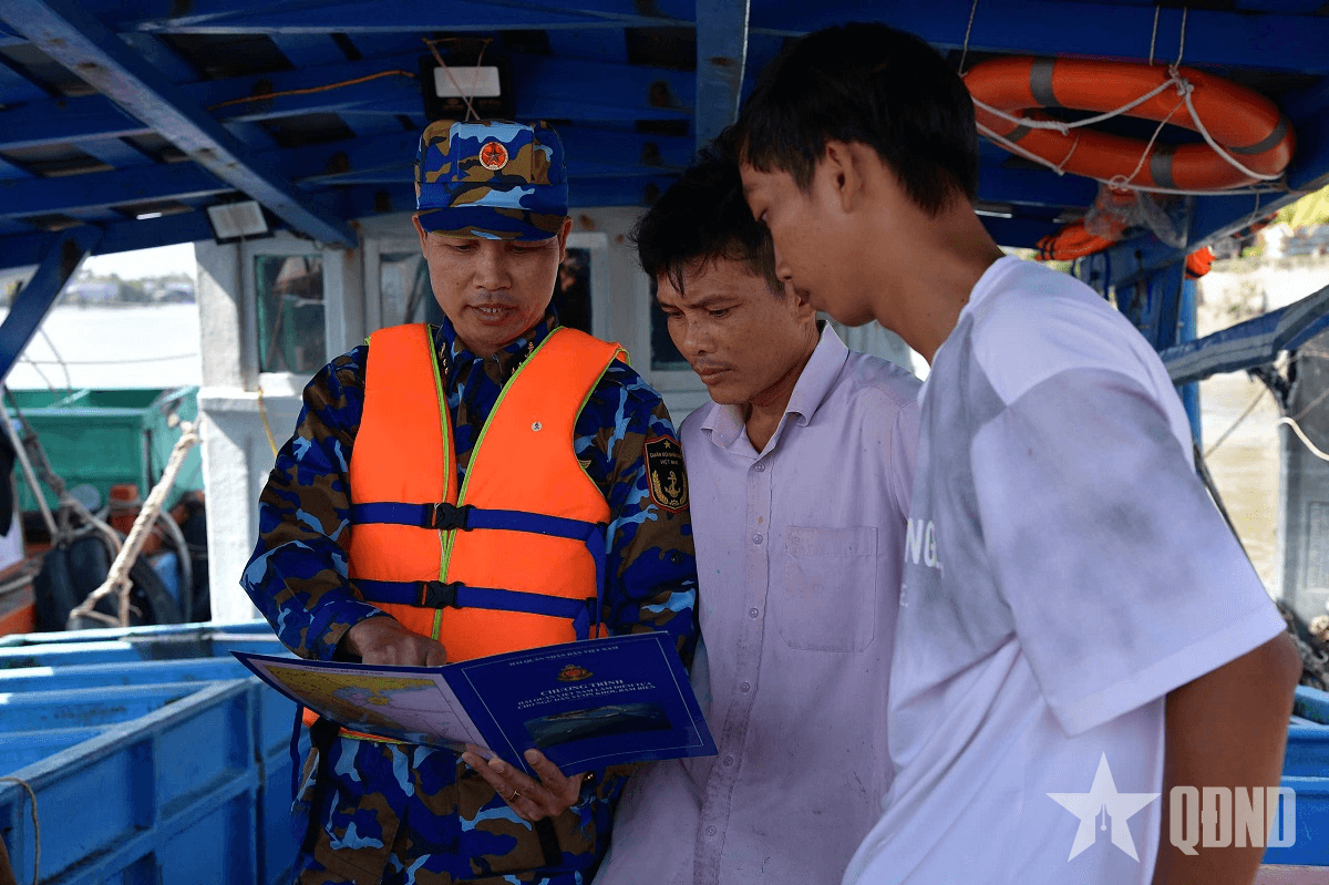 Vững lòng ngư dân giữa mùa biển động