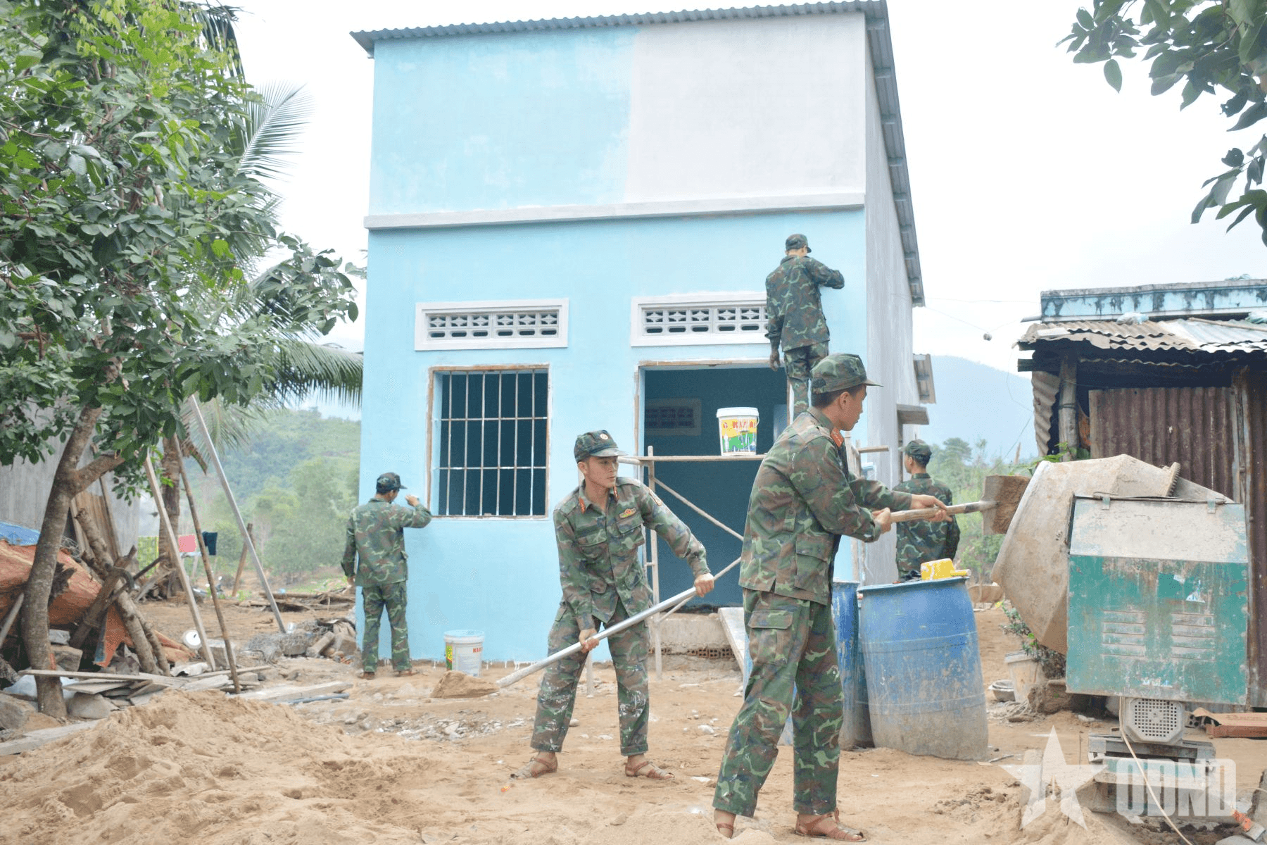 "Chiến dịch Quang Trung": Trung đoàn 974 vượt sông, vượt suối xây nhà giúp dân