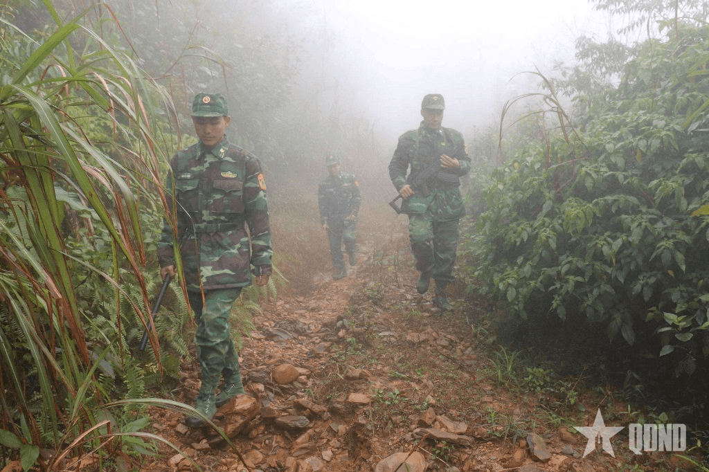 Trạm Kiểm soát Biên phòng trên đỉnh Puxailaileng