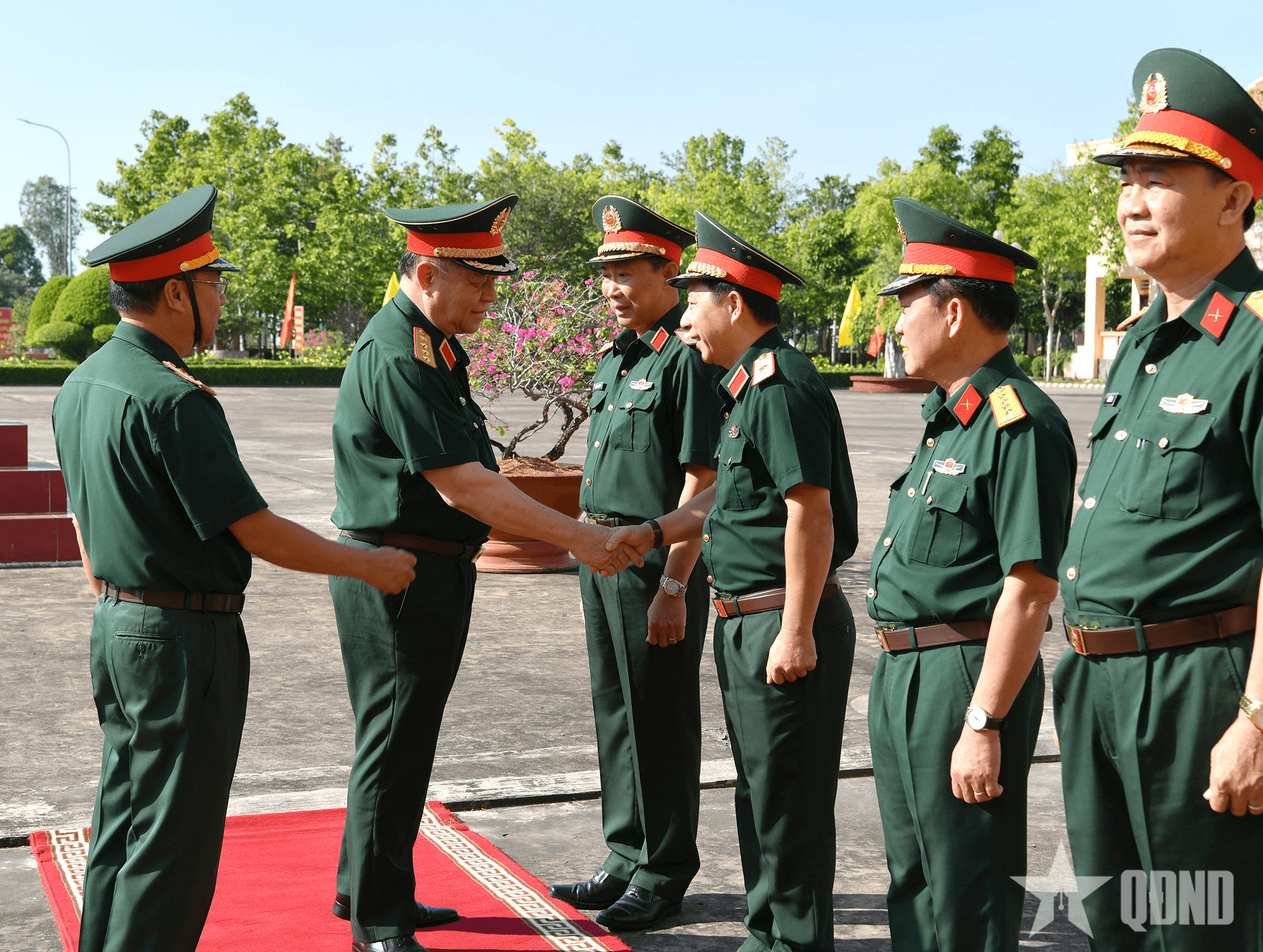 Đoàn công tác Quân ủy Trung ương, Bộ Quốc phòng thăm, tặng quà chính sách tại An Giang