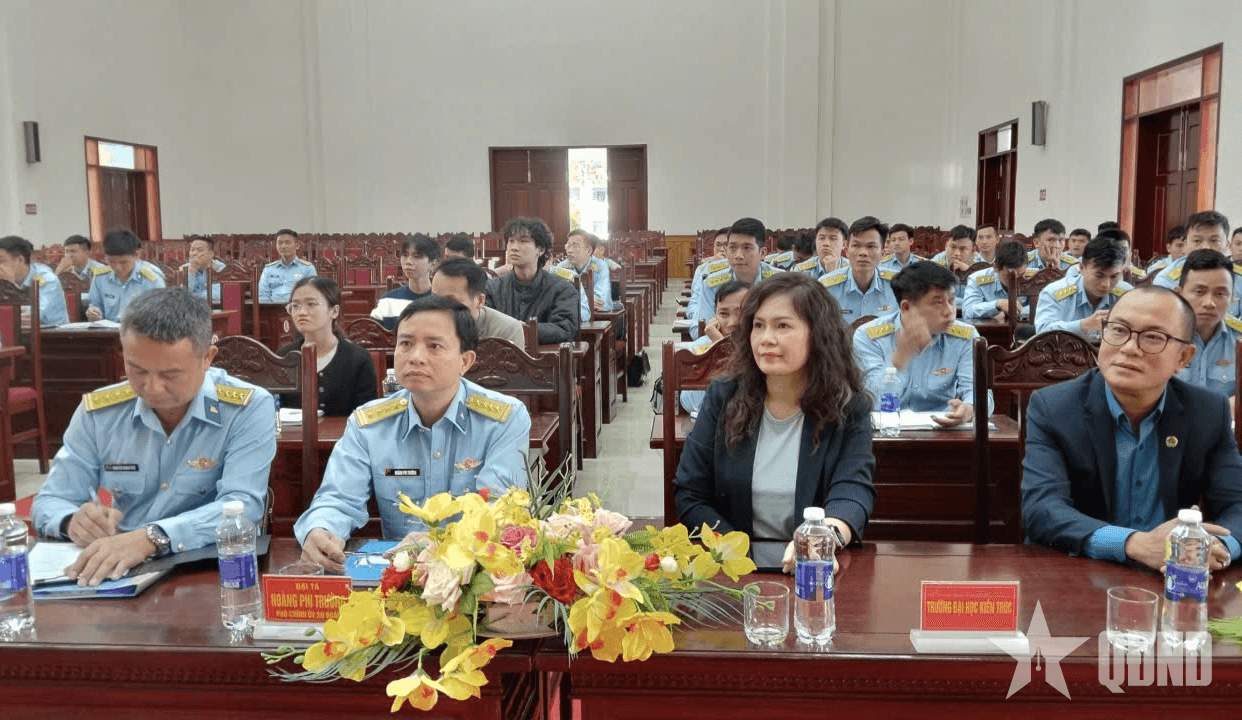 Sư đoàn 375 khai mạc lớp bồi dưỡng thiết kế đồ họa, mô phỏng bằng AI