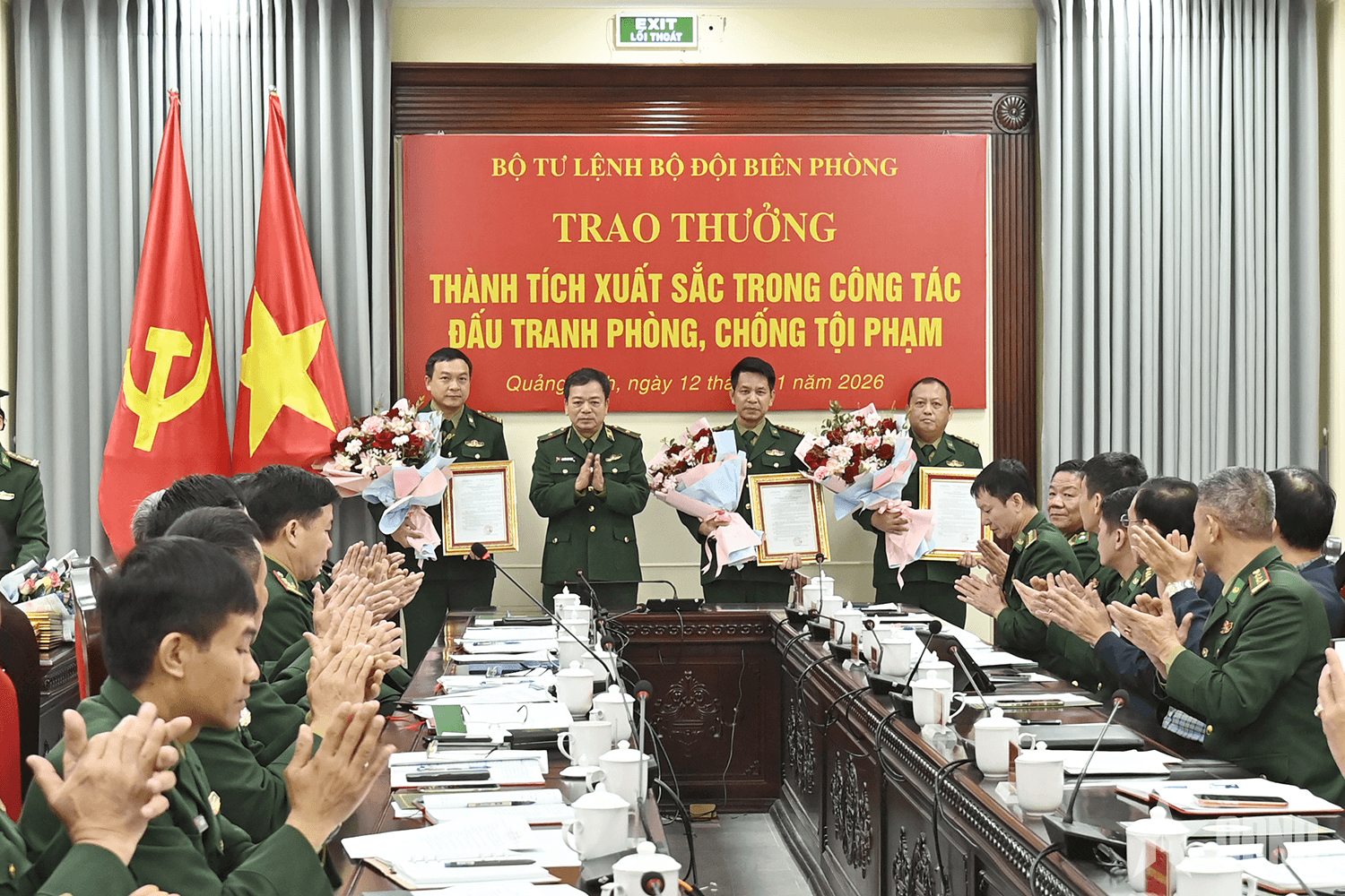 Khen thưởng BĐBP Quảng Ninh xuất sắc đấu tranh với tội phạm