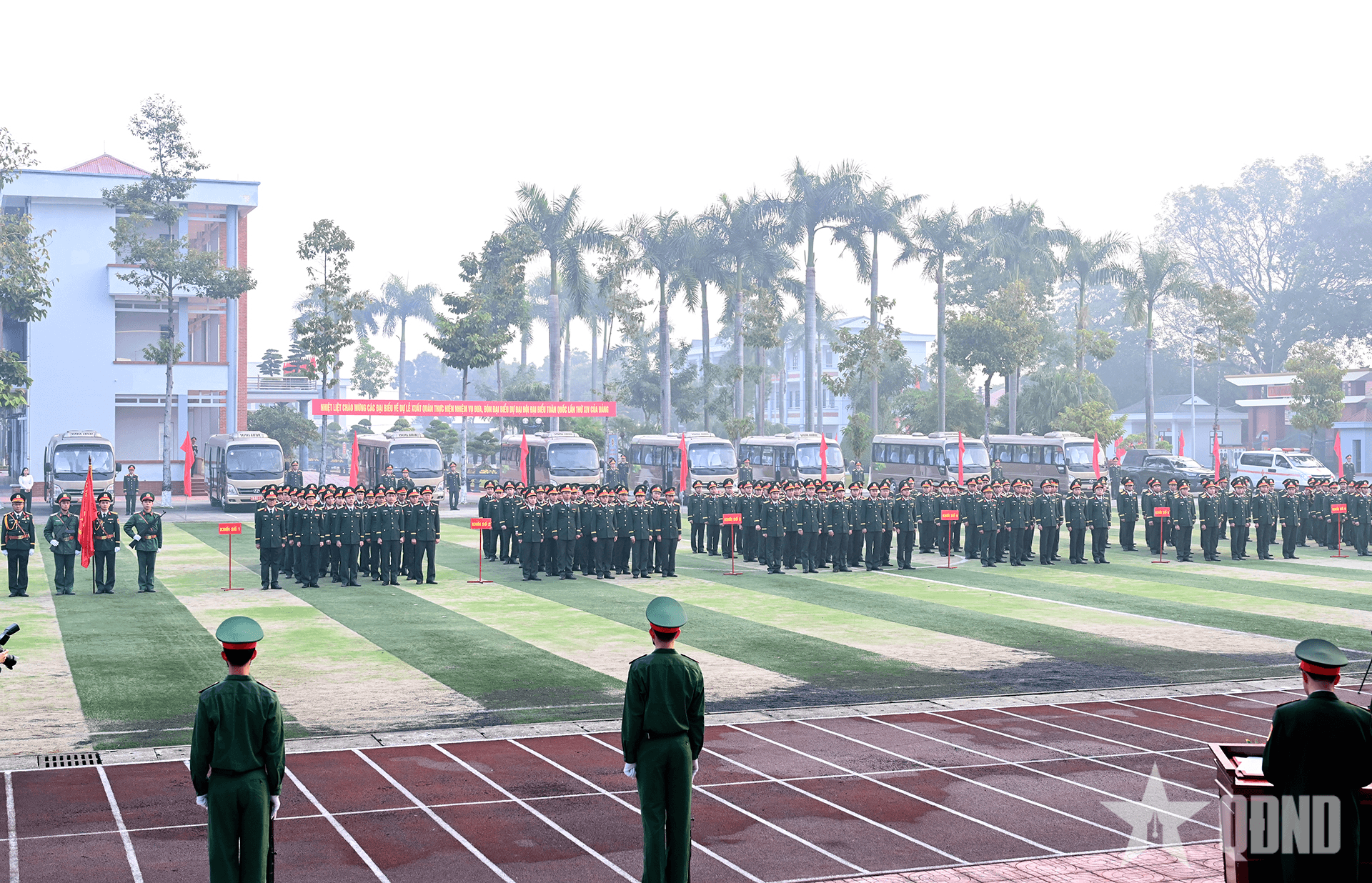 121 phương tiện đưa, đón hơn 1.400 đại biểu dự Đại hội XIV của Đảng