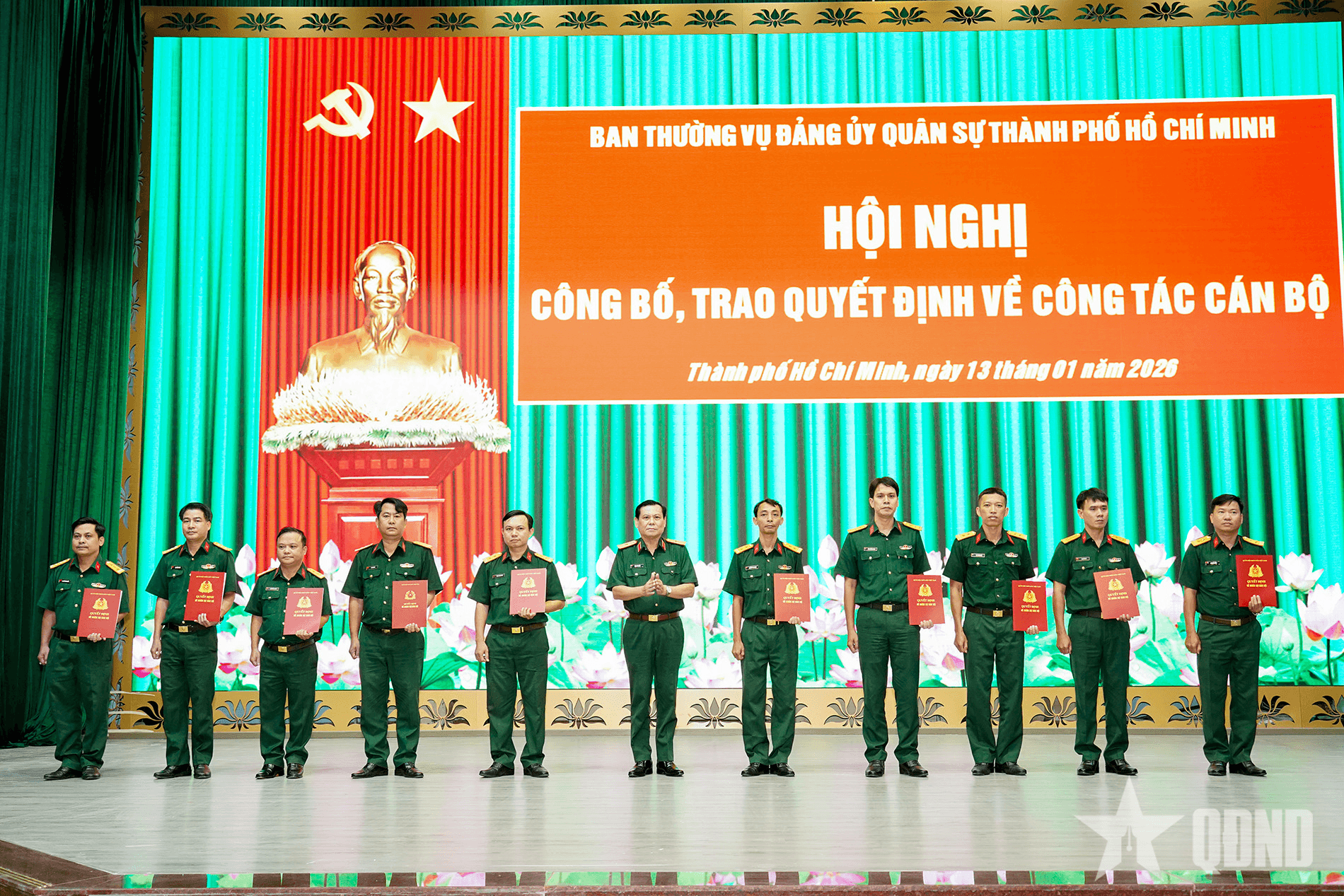 Đảng ủy Quân sự TP Hồ Chí Minh trao quyết định bổ nhiệm chỉ huy trưởng Ban CHQS cấp xã