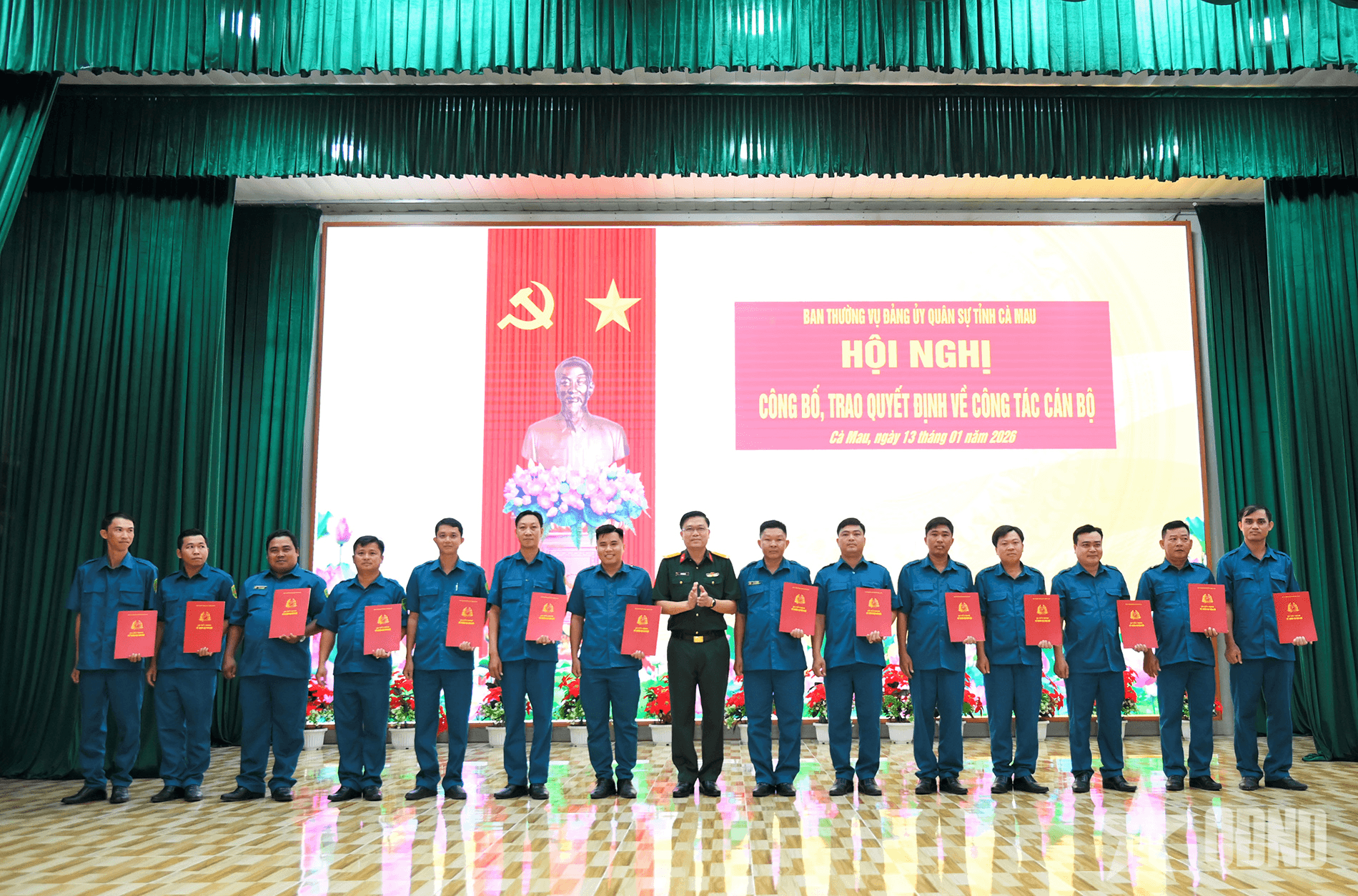 Cà Mau: Trao Quyết quyết định miễn nhiệm chỉ huy trưởng ban CHQS xã, phường