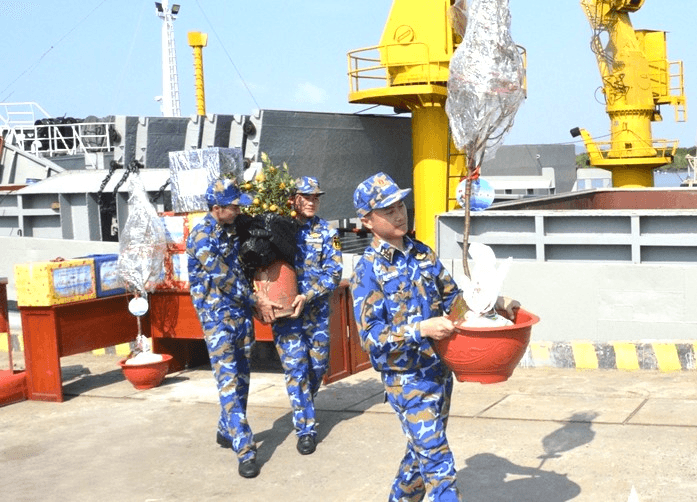 Vùng 2 Hải quân: Gửi tình cảm đất liền tới biển, đảo xa xôi