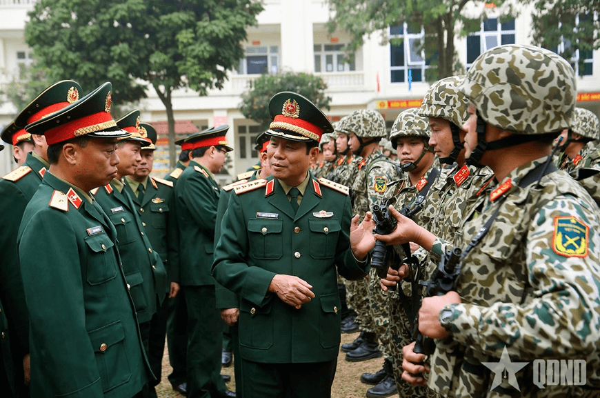 Đại tướng Nguyễn Tân Cương kiểm tra công tác sẵn sàng chiến đấu bảo vệ Đại hội XIV của Đảng