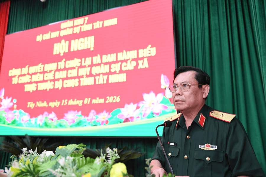 Bộ CHQS tỉnh Tây Ninh công bố quyết định tổ chức lại Ban CHQS cấp xã, phường