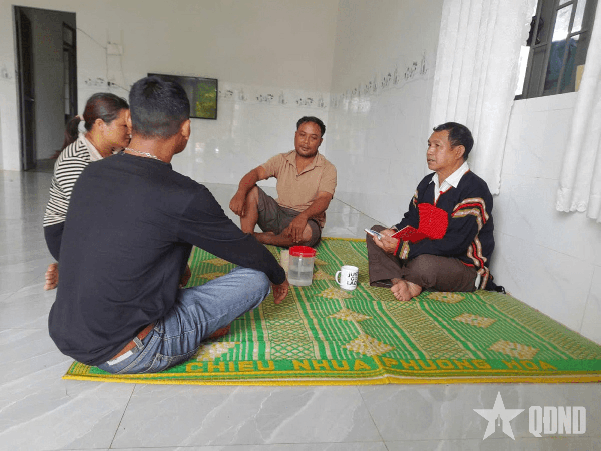 Lặng lẽ cống hiến cho buôn làng