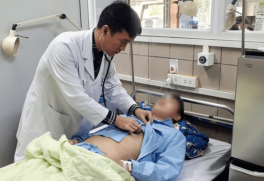 Phần lớn bệnh nhân thận mạn khám ở giai đoạn muộn, kèm nhiều biến chứng