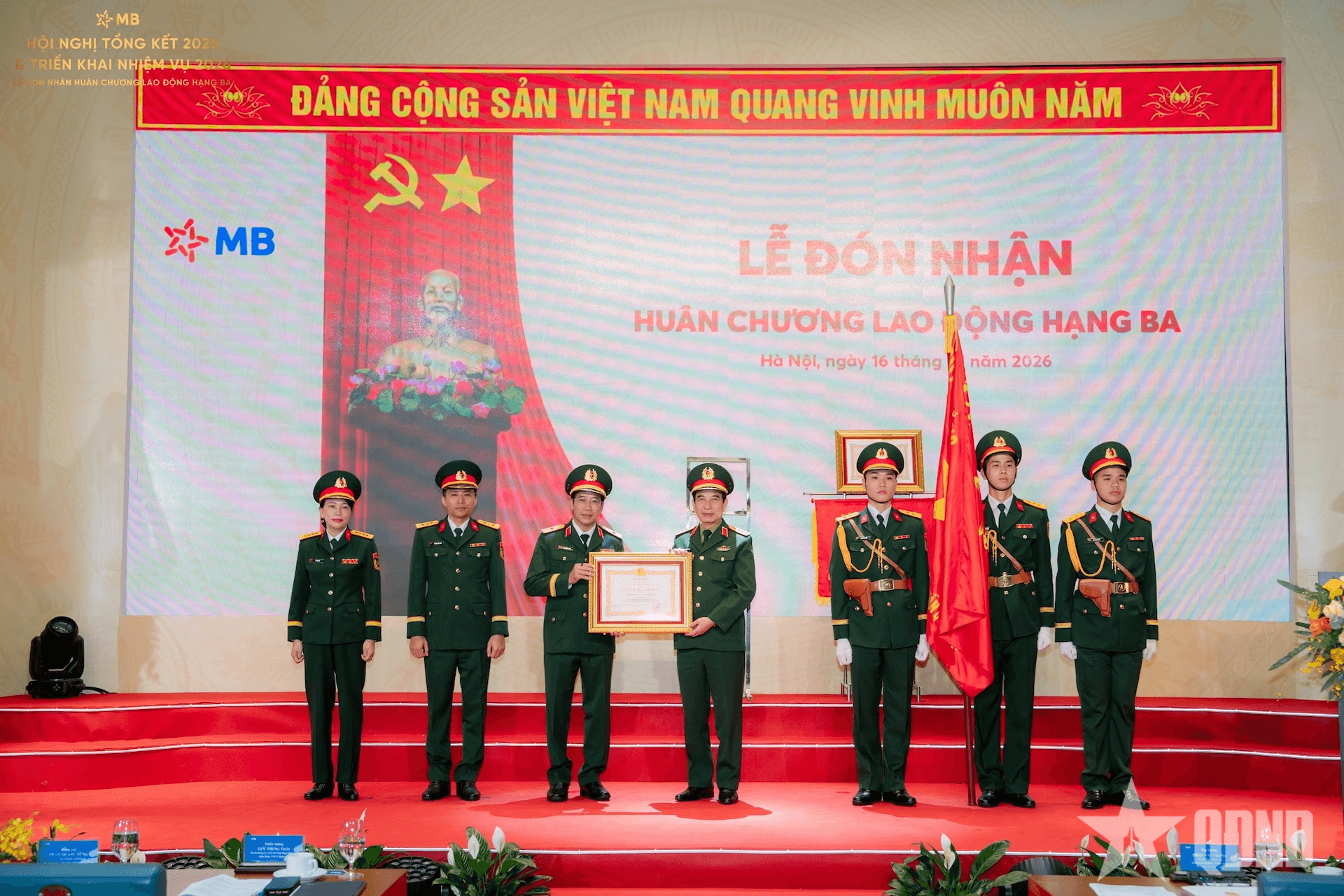 Ngân hàng Thương mại cổ phần Quân đội (MB) đón nhận Huân chương Lao động hạng Ba