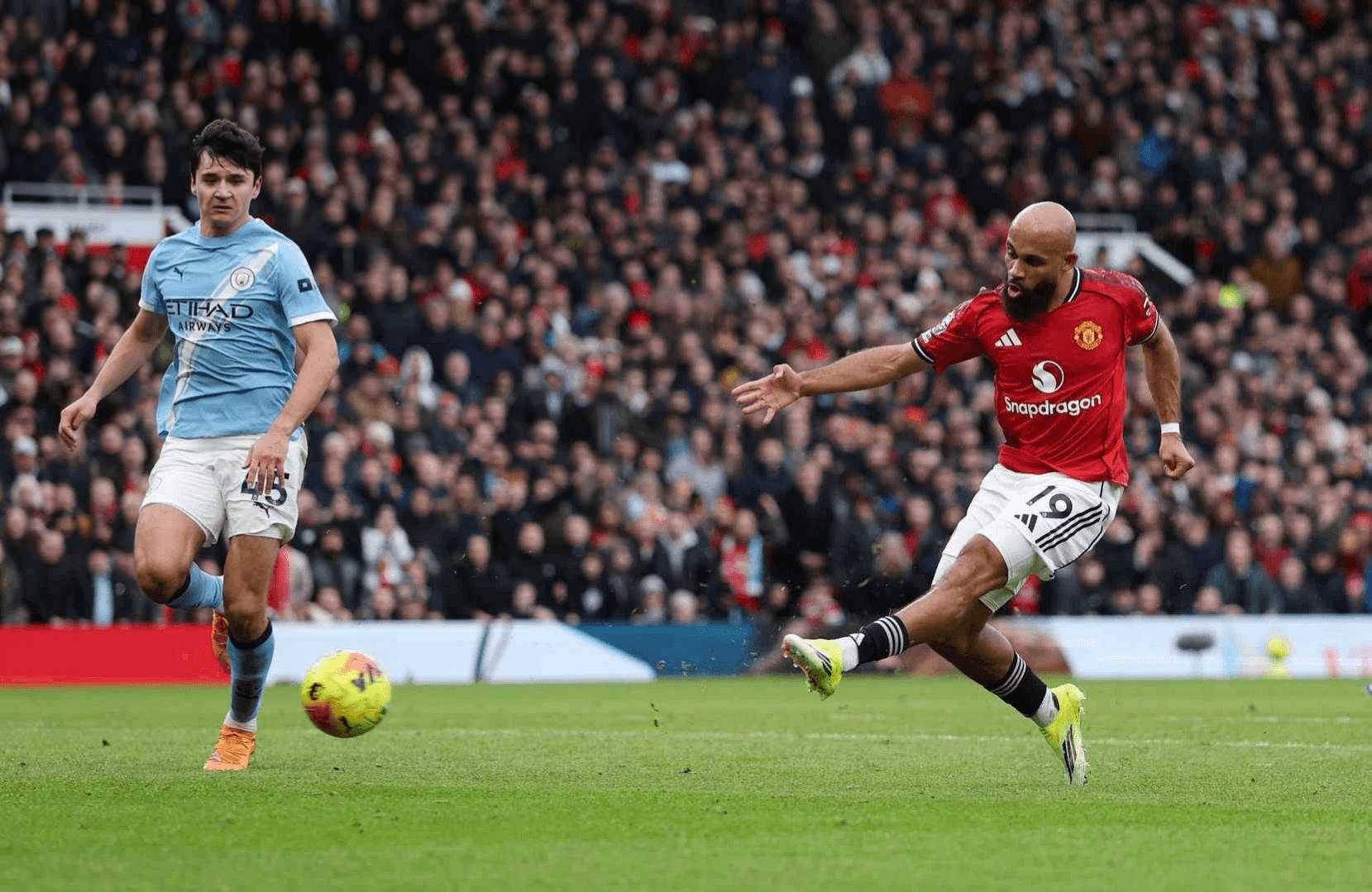 MU hạ gục Man City trong trận derby