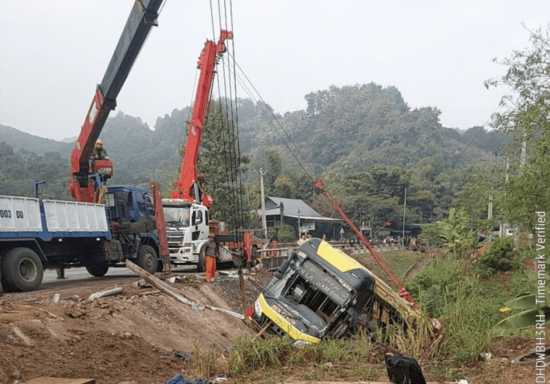 Dốc toàn lực cấp cứu nạn nhân vụ xe lật tại Sơn La