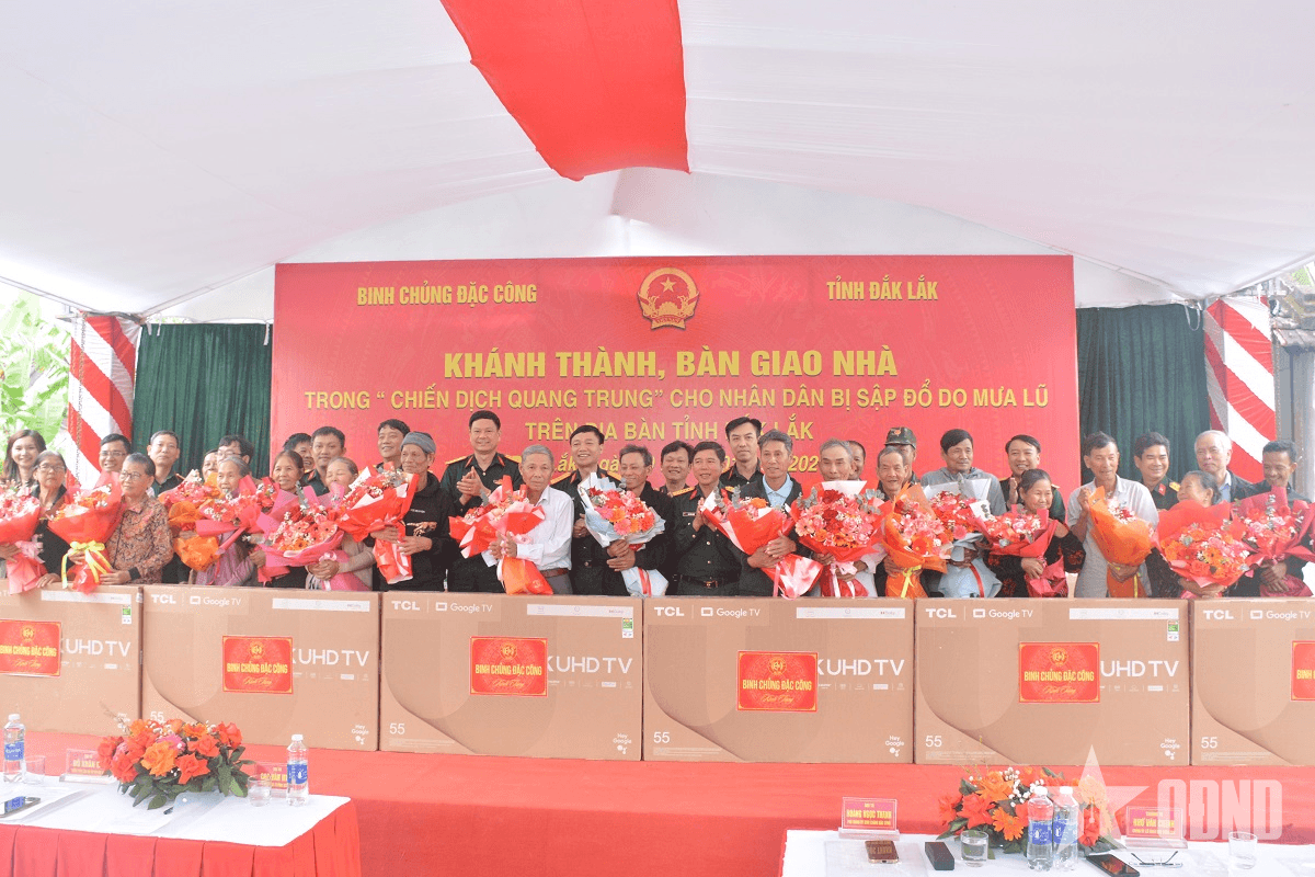 Niềm vui bên ngôi nhà tránh lũ