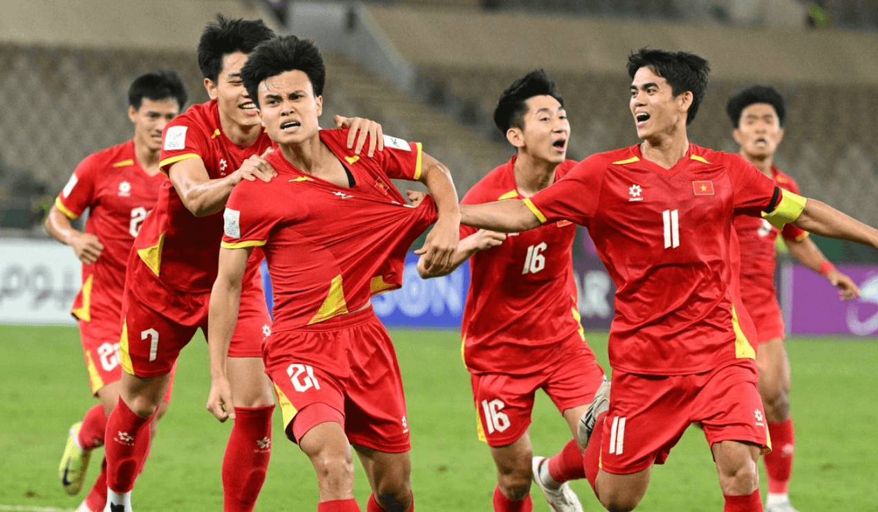 HLV Kim Sang-sik nối dài kỷ lục với U23 Việt Nam