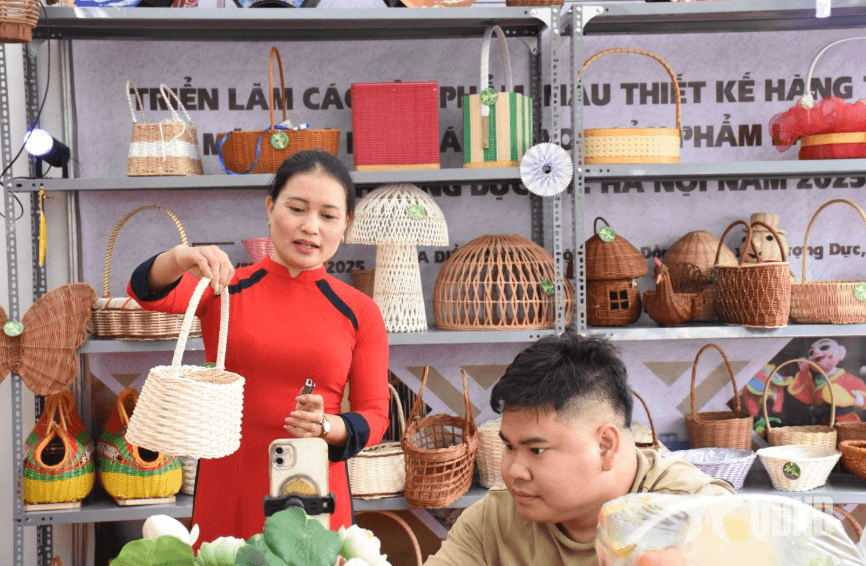 Phượng Dực bứt phá cùng thương mại điện tử