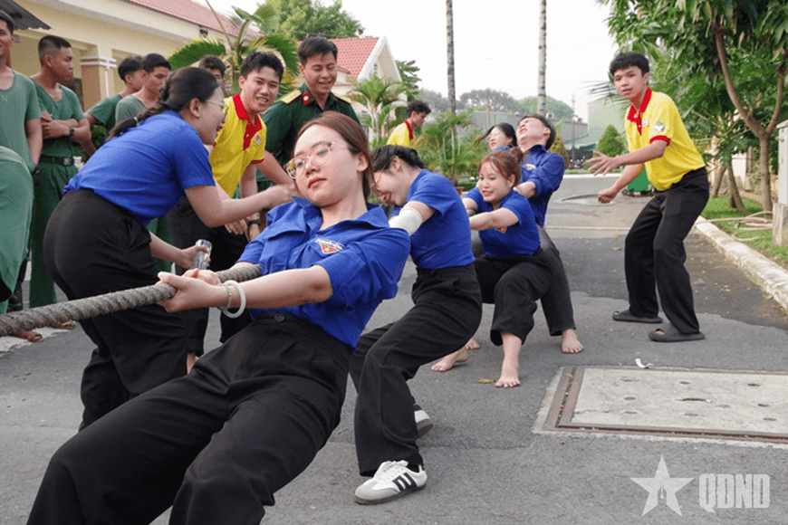 Sinh viên vào doanh trại cùng vui "Xuân chiến sĩ"