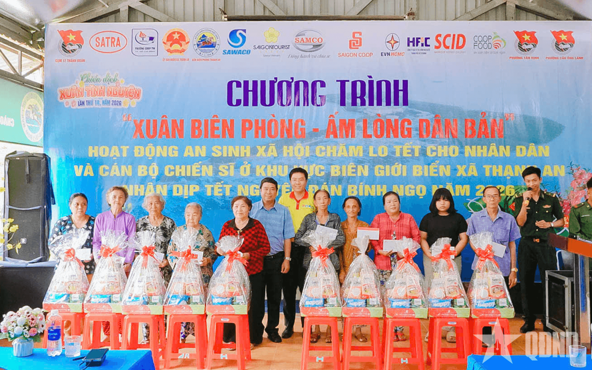 "Xuân Biên phòng" ấm lòng dân xã đảo Thạnh An