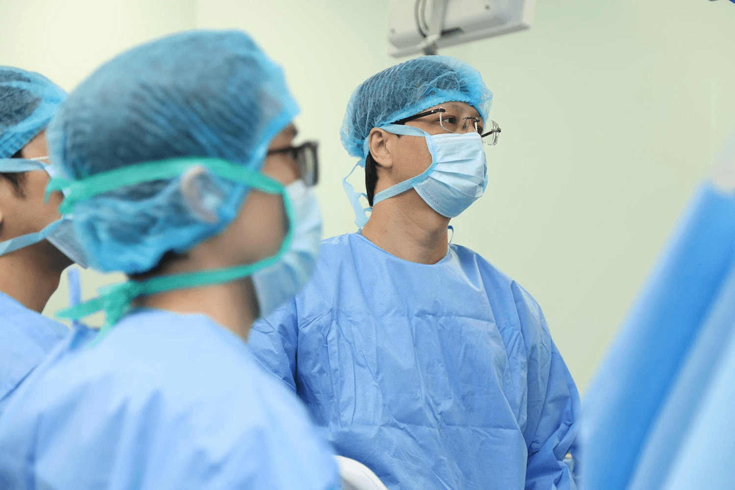 Cô giáo người Mông hiến một phần lá gan cứu chồng ung thư