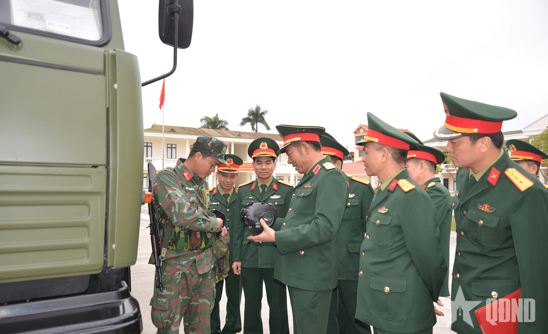 Duy trì nghiêm công tác sẵn sàng chiến đấu, tổ chức cho bộ đội đón Tết vui tươi, an toàn