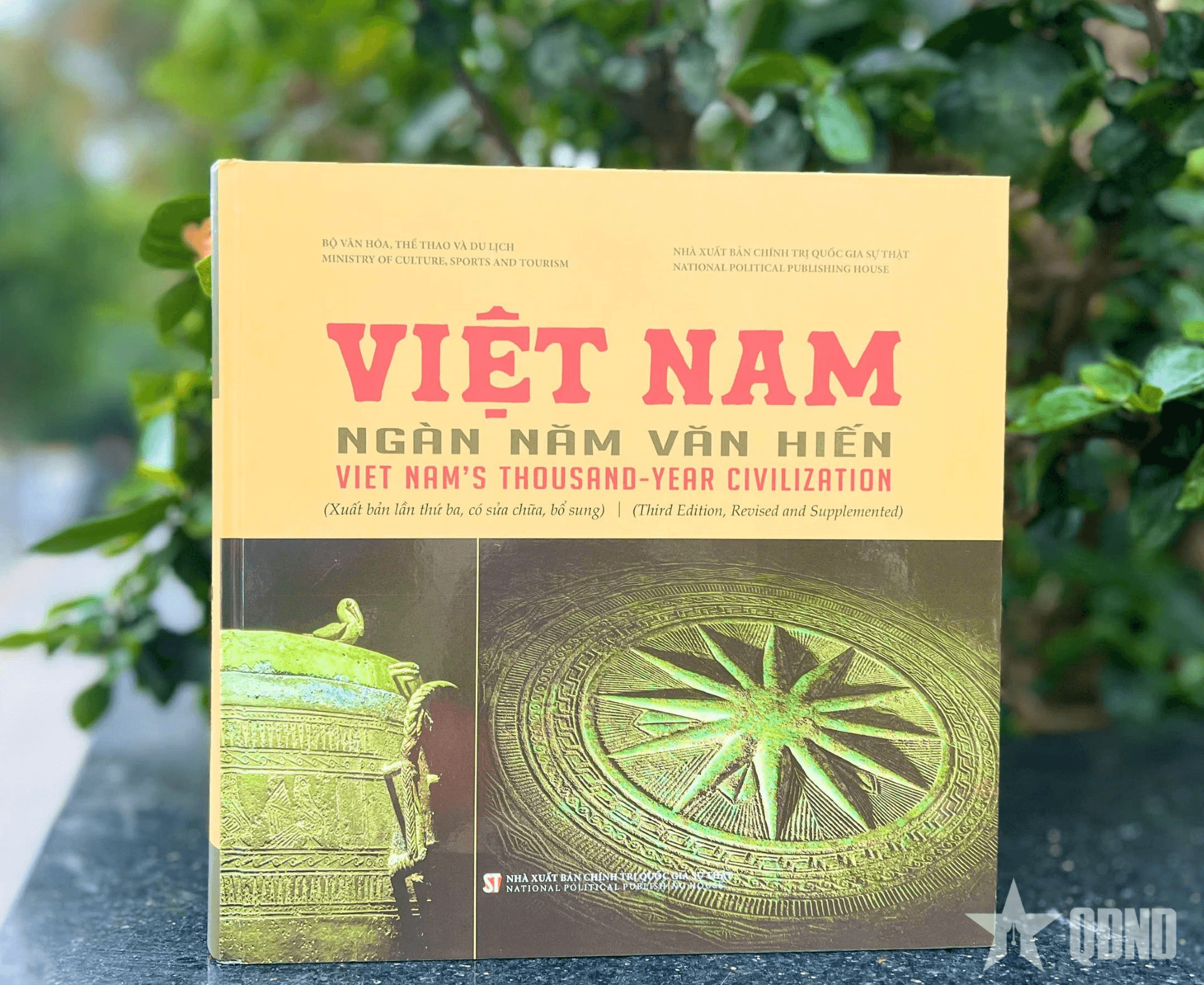 Xuất bản cuốn sách "Việt Nam ngàn năm văn hiến"