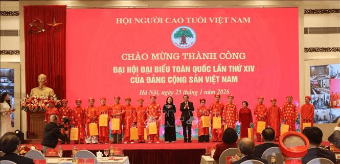 Người cao tuổi chào mừng thành công Đại hội XIV của Đảng