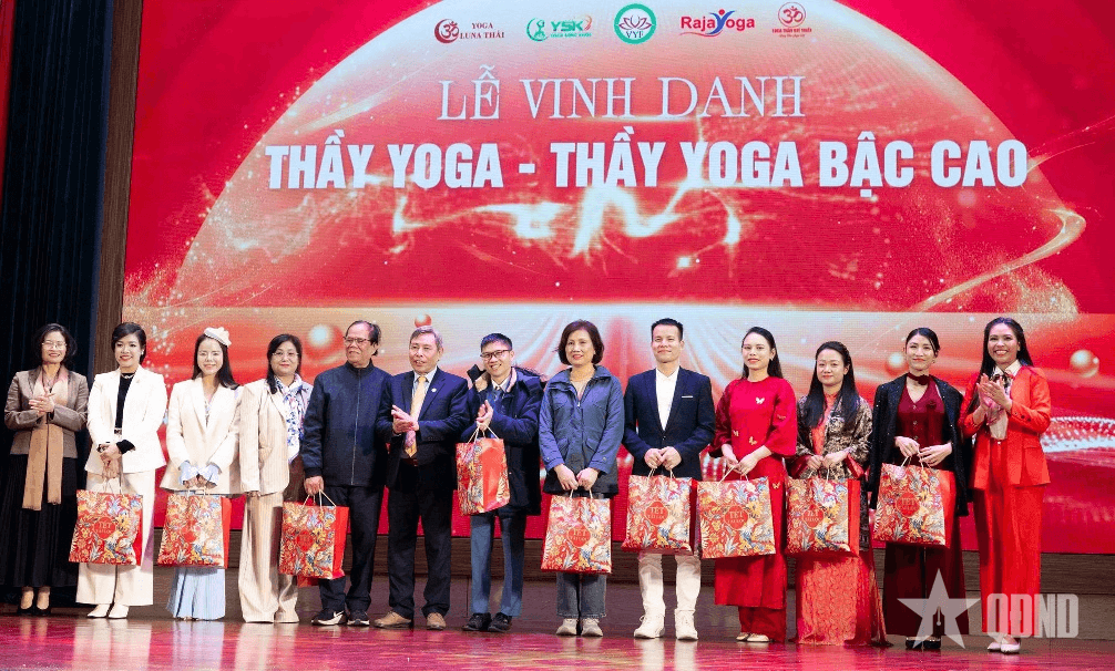 Vinh danh thầy yoga và thầy yoga bậc cao